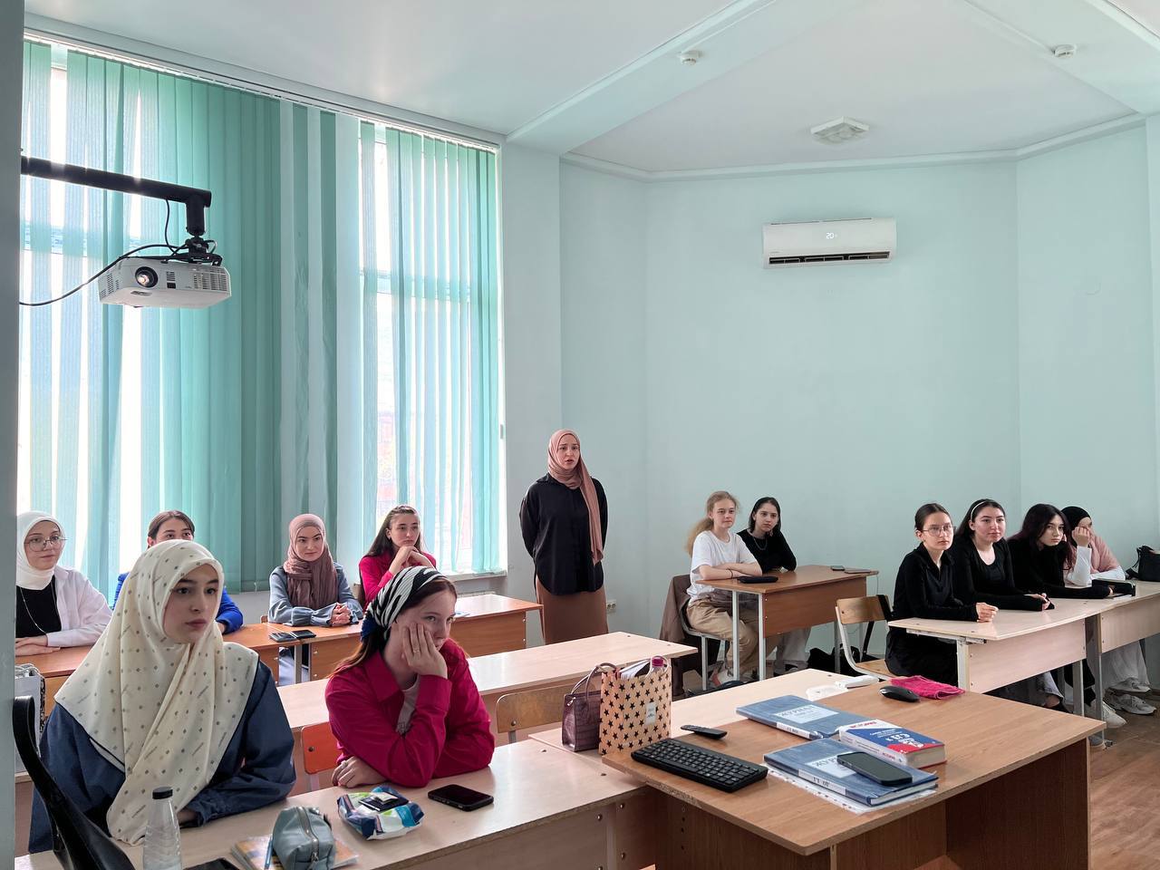 В Гуманитарно-педагогическом колледже продолжается показ фильмов на патриотическую тематику